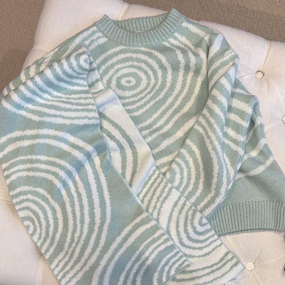 Zara Mint & White Swirl Crewneck Sweater